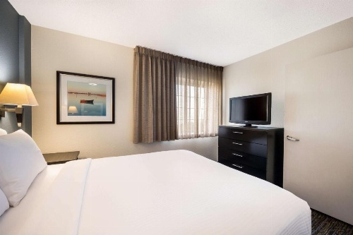 Sonesta Simply Suites Chicago Libertyville image 18